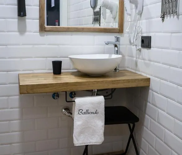 Balhondo Open Village *